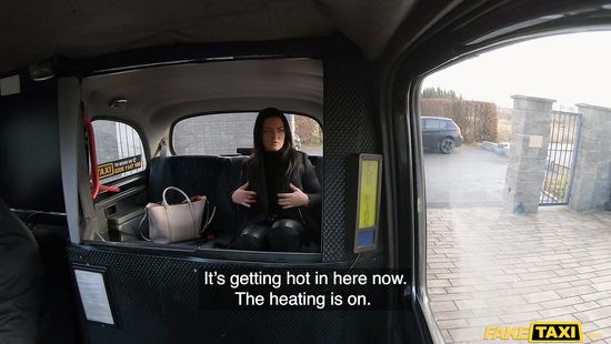 Шлюшка привыкла везде расплачиваться телом