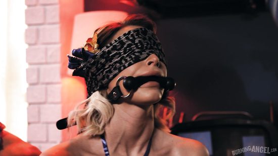 Ограбление спермы из яиц красавчика