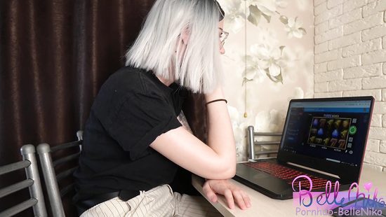 Одолжила сводной сестричке парня на разок для анала