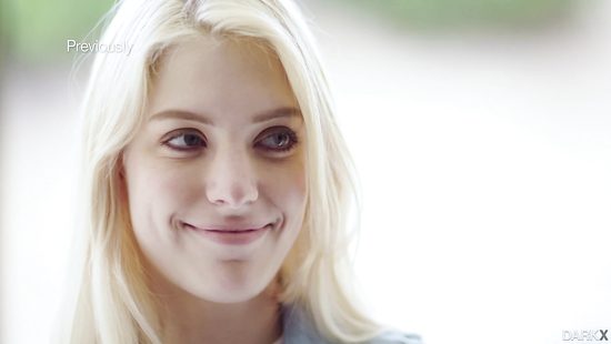 Негр натянул худышку на свой здоровый пенис и кончил ей на живот