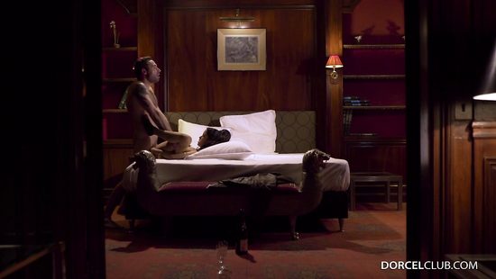 Встретила любовника яростным отсосом и дала во все дырки