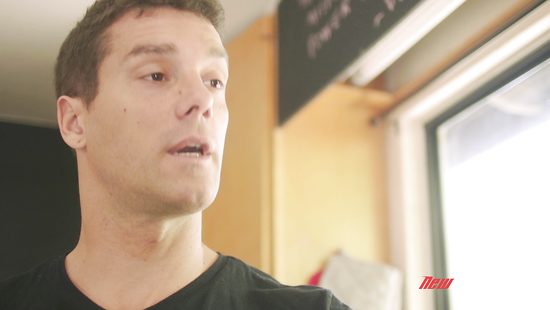 Игривая кокетка соблазнила мужчину на откровенный секс