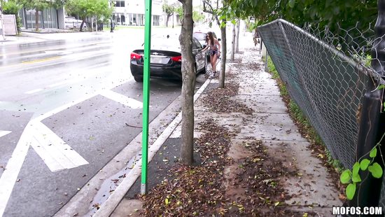 Девка трахается с водителем чтобы не попасть в тюрьму за угон