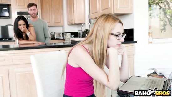 Безрассудная сучка дико трахается с соблазненным парнем