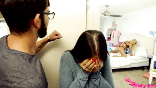 Бросил свою подругу ради траха с жопастой кокеткой