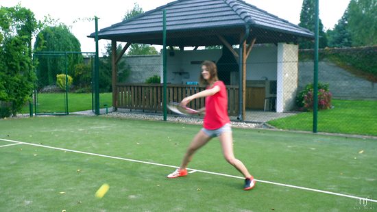 Проиграла партию в теннис и расплатилась сексом за поражение