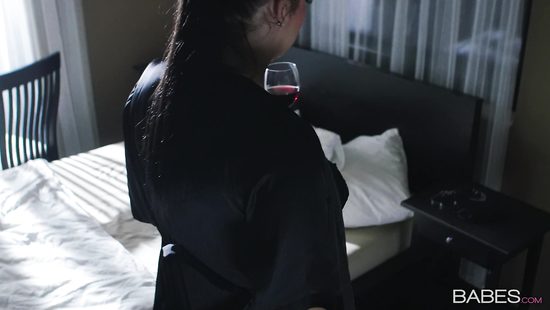 Полненькая домохозяйка чувственно трахается с наглым господином