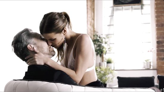 Какая же это свиданка, если не попал в баночку с медом