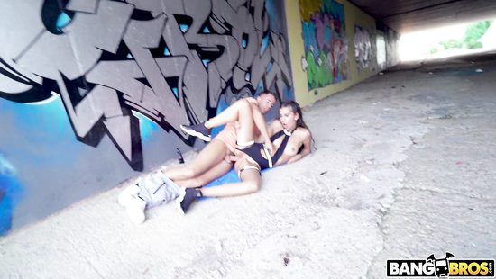 Анальщица - это находка для любого пикапера