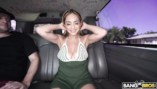 Минетчица с улицы может и порно звездам пару уроков дать