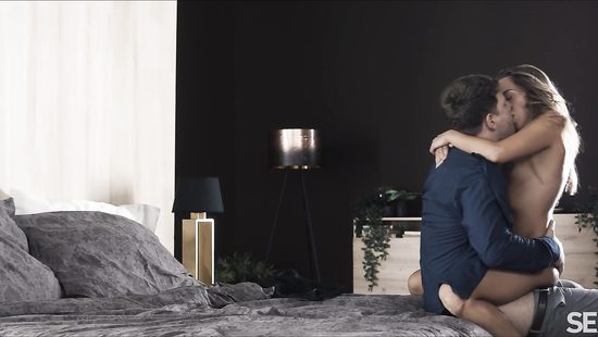 Нежность кожи победит любой размер сисек