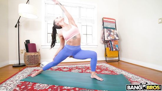 Микс йоги и траха всегда актуален