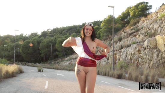 Развратная выпускница готова трахнуться для настроения