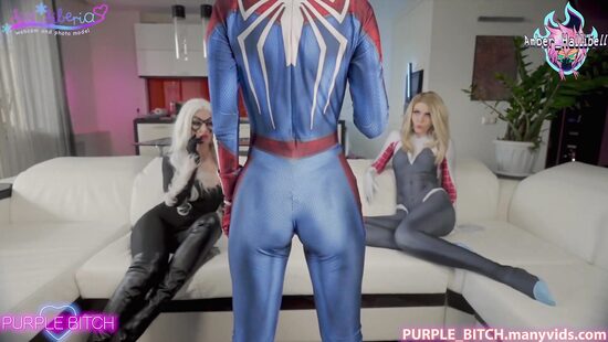 Косплейщицы решились на страпоны