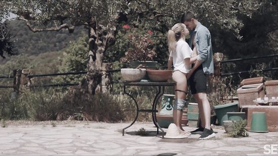 Нежность нахлынула сзади