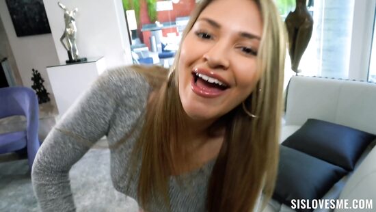 Слишком крутая попка у моей сестрички сводной