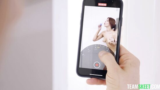 Сводная сестричка попалась на уловку