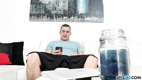 Сисястые подруги по очереди насаживаются на большой агрегат счастливчика