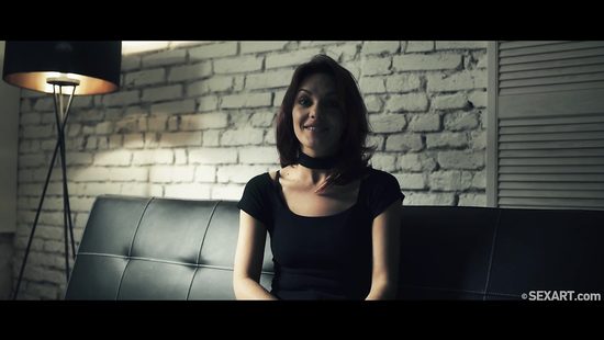 Нежная малышка подставляет свои дырочки для очарованного ее красотой кавалера