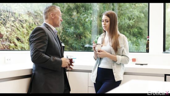 Солидный мужчина позволил молодой жёнушке трахнуться с другим на его глазах