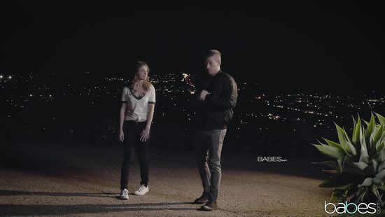 Шикарная девушка страстно долбится в письку с обходительным парнем