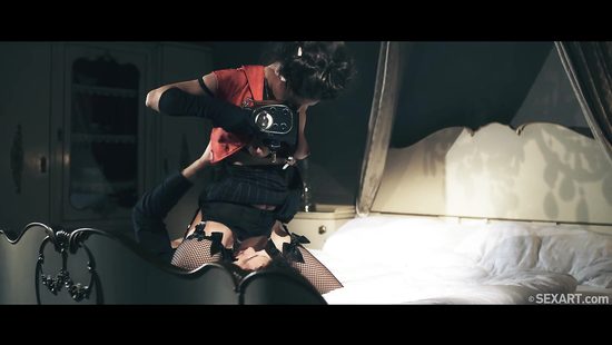 Красивый секс молодой модели и её фотографа в стиле ретро