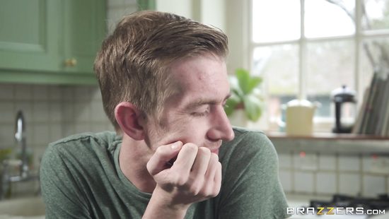 Зрелая изменница перепихнулась с молодым яйценосом пока мужа нет рядом