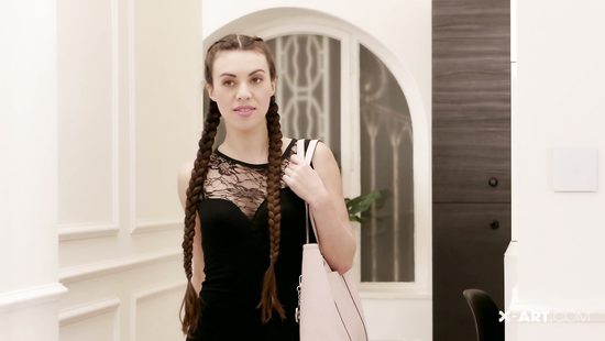 Милаха с косичками пробует кунилингус и анальный перепих