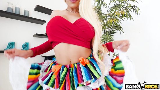 Мексиканец в сомбреро насадил на член белокурую американку