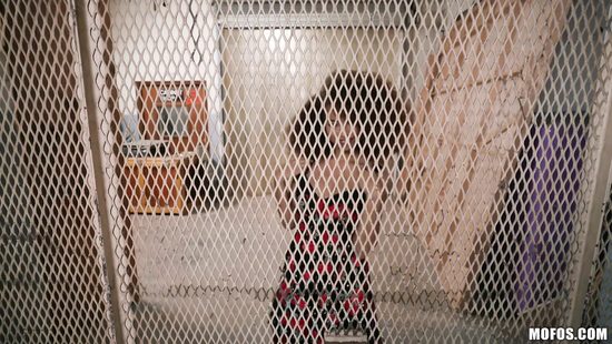 Кудрявая студентка мулатка в колледже трахнулась с учителем