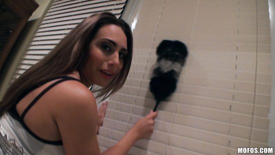 Домохозяйка с большой жопой не против секса с хозяином от первого лица