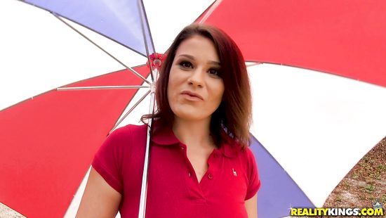 Аппетитная теннисистка искала себе соперника, а нашла секс за деньги