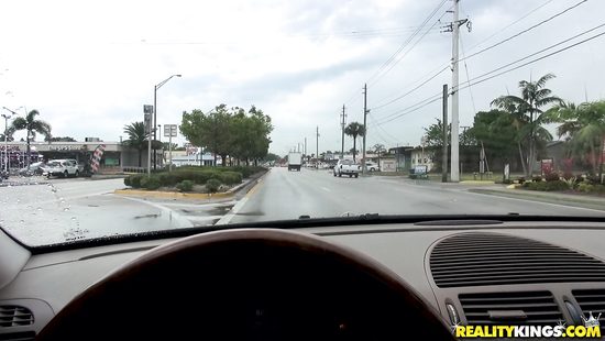 Аппетитная теннисистка искала себе соперника, а нашла секс за деньги