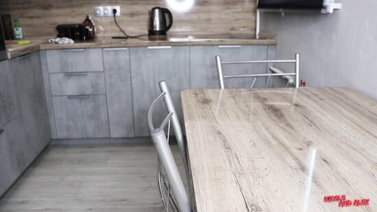 Мокрая киска для хорошего гостя