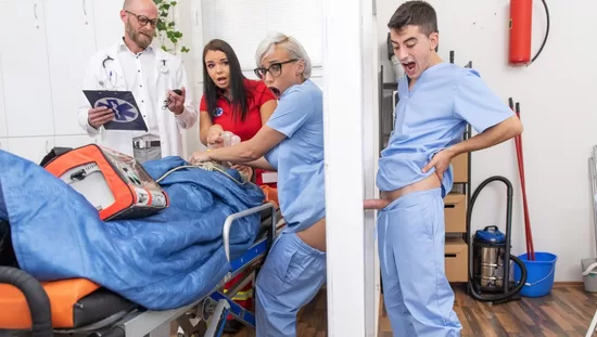 Ол кискасымен және есегімен отырды Sexytigress жеке жазбалары