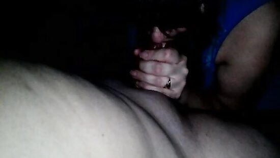 Снимаю как жена знакомому делает минет.