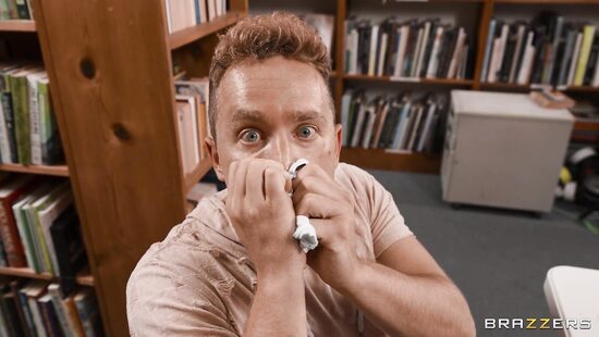 Тишина и легкие стоны в библиотеке