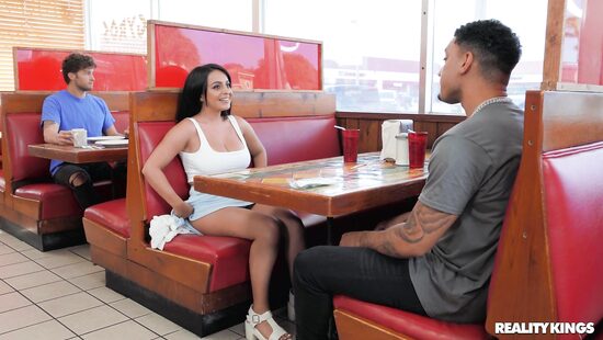 В туалете трахательный перерыв