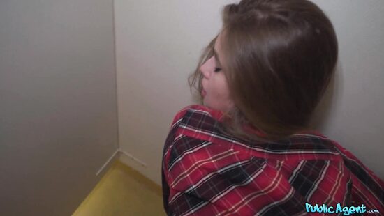 Дыры притягивают не только в космосе