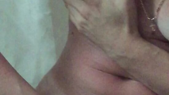 Юля дрочит стоя