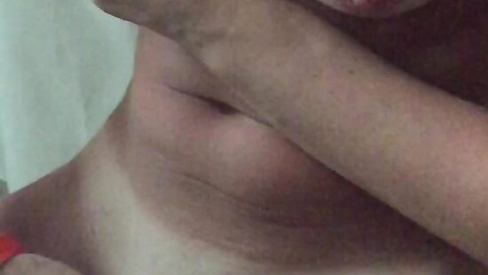 Юля дрочит стоя