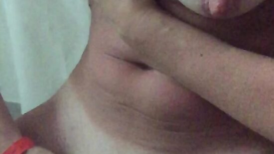 Юля дрочит стоя