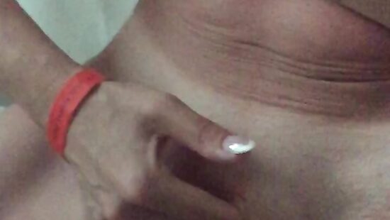 Юля дрочит стоя