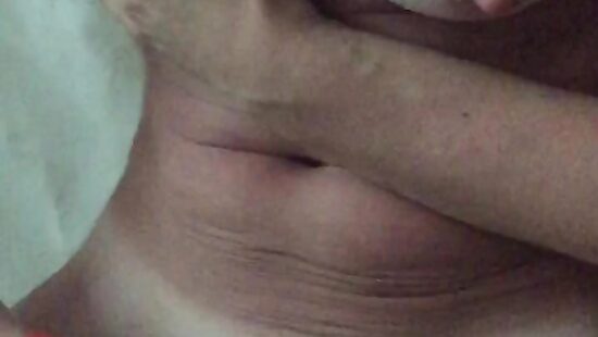 Юля дрочит стоя