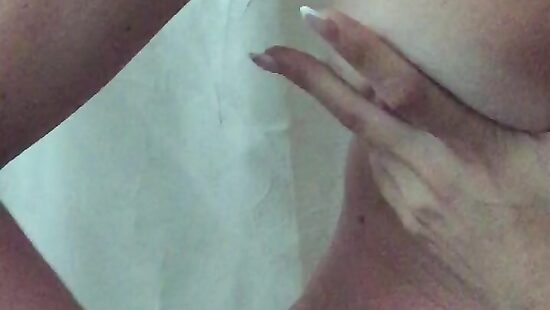 Юля дрочит стоя