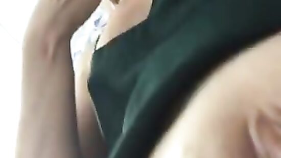 Юля дрочит писю