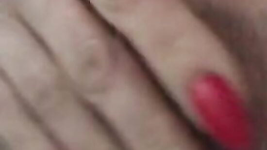 Юля дрочит писю