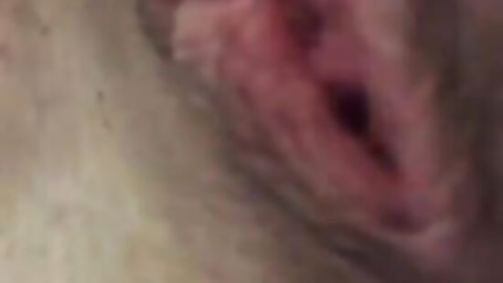 Юля дрочит писю