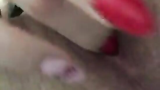 Юля дрочит писю