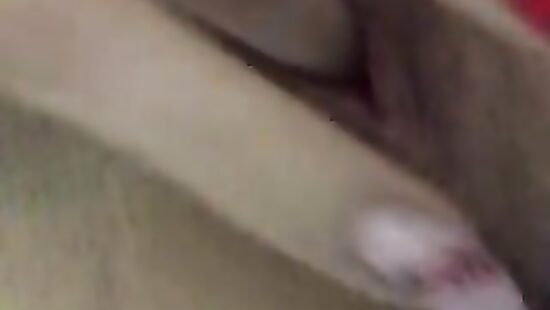 Юля дрочит писю